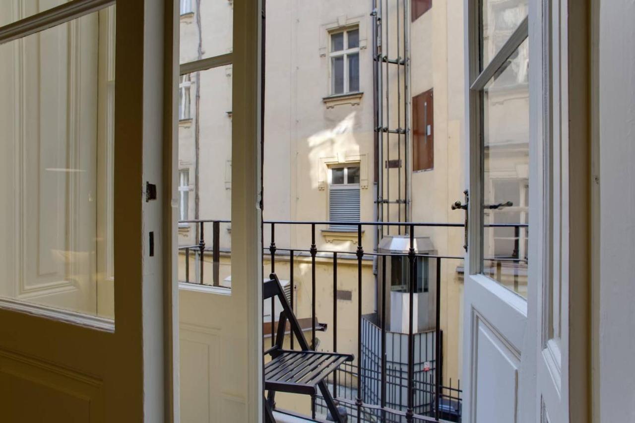 Bright Prague Havelska Apartment Bagian luar foto